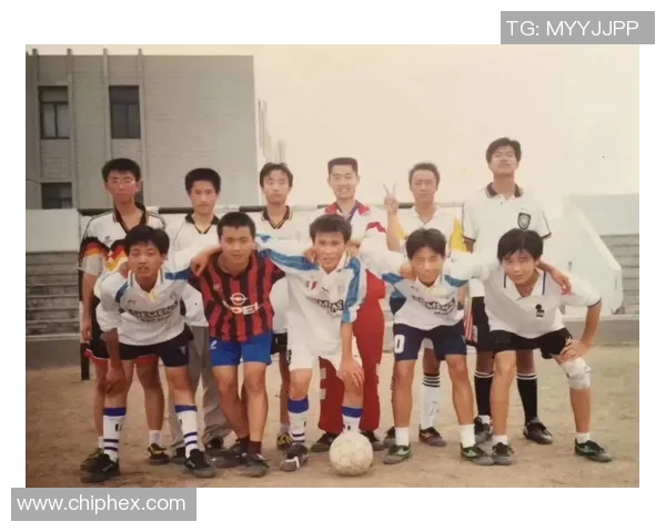 足球明星回忆青春岁月的精彩瞬间与奋斗历程视频集锦